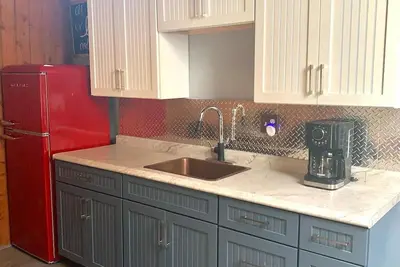 Image de Beautifully furnished 2nd floor private 1 bedroom apt&kitchen& double Ge range