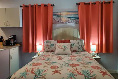 Image de Tranquil Studio in the midst of Historic Charlotte Amalie