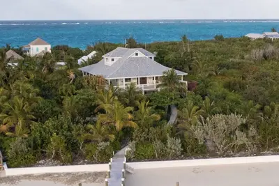 Image de Luxury waterfront villa overlooking the Sea of Abaco w\/ dock and lots of privacy