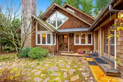 Image de Family-Friendly Home with Woodland Views, Fireplace & Free WiFi - Walk to Beach