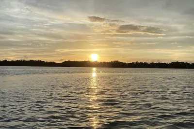 Image de Lakehouse - Bring your small boat, jet ski or use our kayaks!