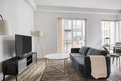 Image de Bright Bellevue 2br w/ Bbq, Gym, W/D, near Spring District, by Blueground