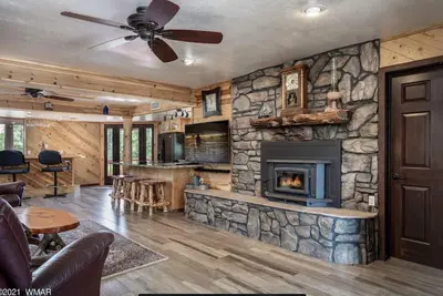 Image de Wifi, Hot Tub, Zip Line, Fire Pit, Huge Patio, Deck, Balcony & Clubhouse Garage