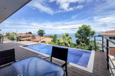 Image de Luxury Modern House Ocean View Infinity Pool 5-min walk to #1 White Sand Beach