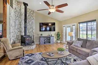 Image de Updated Cottonwood Home w/ Patio & Fire Pit!