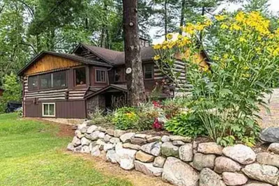 Image de Log Cabin in White Lake!