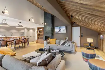 Image de Duplex 4 chambres avec cheminée et parking, à 130m des pistes et navettes, Méribel 1600