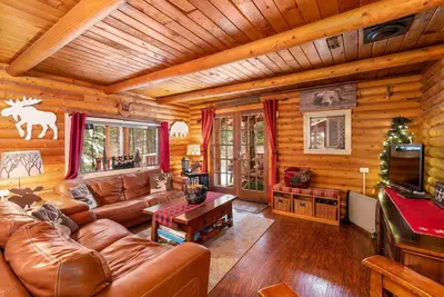 Image de Merry Cabin - Peacefully Poised in the Woods