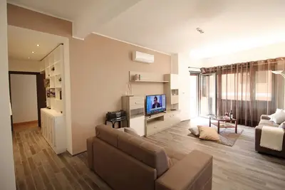 Image de Eur Bright Spacious Apartment with balconies and parking only for small cars