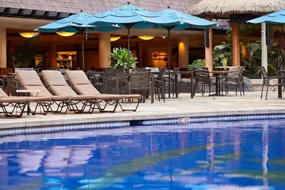 Image de Relaxing Hideaway! Pets Allowed, Restaurants/Bars, Walk to Waikiki Beach, Pool!