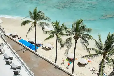 Image de Central To Everything in Waikiki! 2 Serene Units, Restaurant, Pool, Ocean Front!