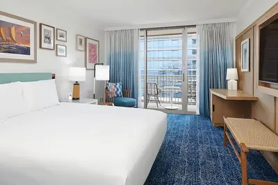 Image de Tropical Dream! 2 Spacious Units, Onsite Restaurant, Minutes to Diamond Head