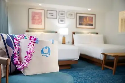 Image de Family Vacation! 2 Pet-friendly Units, Onsite Dining, Pool, Near Honolulu Zoo!