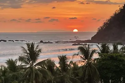 Beautiful 3 bdrm Ph condo on the beach