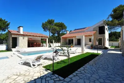 Image de Maison de vacances Dubrava kod Sibenika pour 1 - 8 personnes avec 3 chambres à coucher - Maison de v