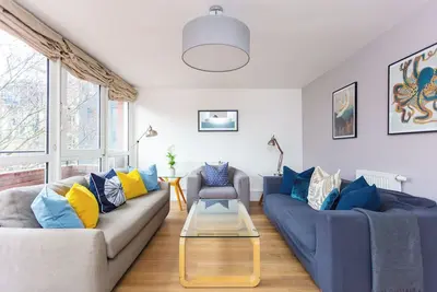 Image de Spacious, Renovated 3bd Apartment in Old Street