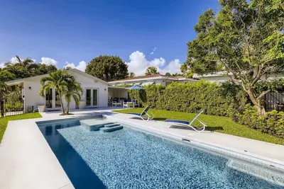 Image de Little Havana - Unwind in a Tropical Garden Retreat with Private Pool