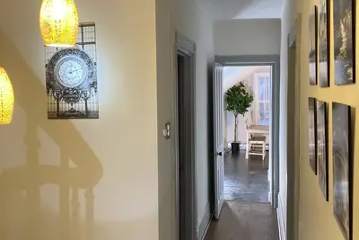 Image de Beautiful Second floor Furnished apartment in the heart of Newmarket