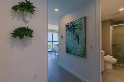 Image de Imagine yourself in this Tropical Ocean-view Condo