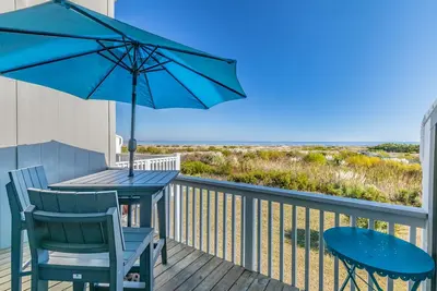 Image de New Listing - Renovated Ocean Front Harbor Island Villa
