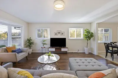 Image de Luxo Stays |Stanford| 3bd/2ba #pet #comfy