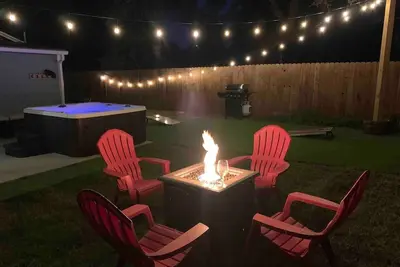 Image de New-The Bluebird- Bungalow w/ Spa & Outdoor Living