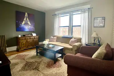 Image de Family-friendly suite with King+Queen beds-Steps to Metrolink Free Gated Parking