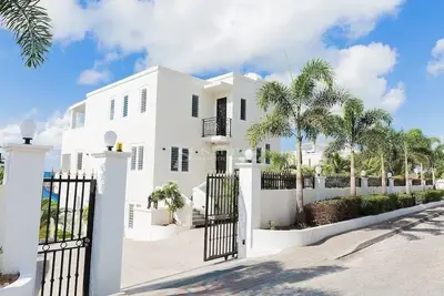 Image de Newly Built Villa Frangipani 2nd Row Beachfront