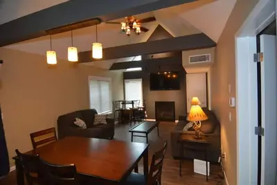 Image de Peek' n Peak, Camelot Loft Condo, Clymer, Ny, 250 Yards to Chair 8, Sleeps 14