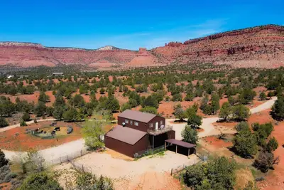 Image de Rustic Barn Loft Near Kanab Red Cliffs | Pet Friendly