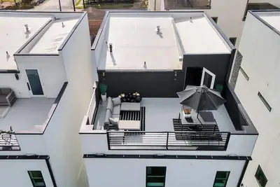 Image de 🌟The Suite Spot🌟Downtown Skyline View🏙 Sleeps 12