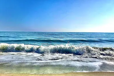 Image de Oak Island Beach House -- Sand, Sun, and Fun Just Steps Away! !