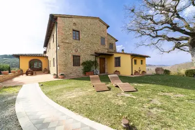 La Quercia, apartment with garden for 6/8 people  in the heart of Chianti
