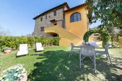Image de Il Melograno, Chianti apartment in farmhouse for 4 people with garden
