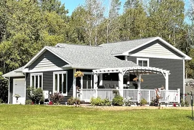 Image de Modern • Attached garage • Dog friendly • Atv & Sled friendly