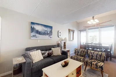 Image de Mountain View Condo with Shared Hot Tub/Sauna, Balcony, Full Kitchen, & WiFi