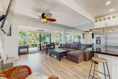 Image de Beachside townhome with Ac, 3 pools, & pickleball - Walk to ocean