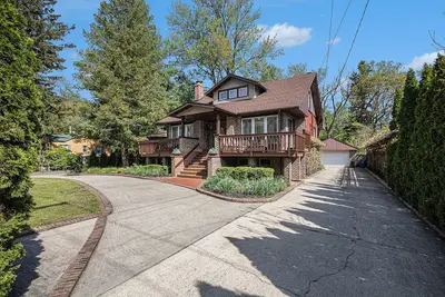 Image de Large, Family-Friendly Home with WiFi, Two Kitchens, Private Hot Tub, & Gazebo