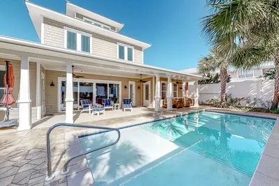 Image de Beachside Craftsman with pool, hot tub, watchtower views, balcony, & golf cart
