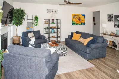 Image de Lovely home with community amenities for all including a weekend beach shuttle