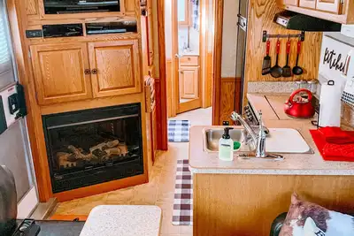 Image de The Roost - Lq Horse Trailer - Farm Stay Petting Zoo Experience -5 mins off I-95
