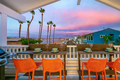 Image de Snowbird-friendly waterfront oasis near golf with beach access, balcony, & W/D