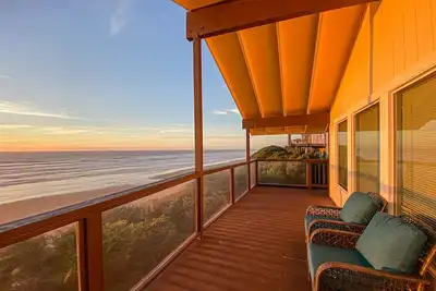 Image de Oceanfront Home with Private Deck & Water Views, Full Kitchen, Free WiFi