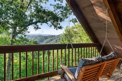 Image de Upscale Cabin with Mountain Views, Hot Tub, Pool Table and Resort Pool