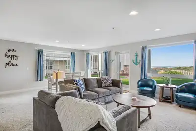 Image de Dog-Friendly Beach Condo W\/ Shared Pool, Hot Tub, Gym, Free WiFi & Patio