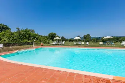 Image de Joli appartement dans une maison de vacances avec piscine, Wifi, Tv, patio, animaux admis, parking
