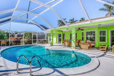 Image de Beautiful home with private pool & lanai - near beaches & parks