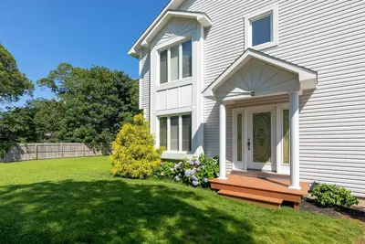 Image de Oak Bluffs - Quiet Neighborhood - Walk to Town, Ferry, Library and more!