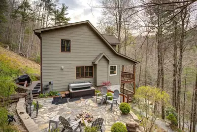 Image de Hot Tub, Fire Pit, Game Room, Pet Friendly, Hiking