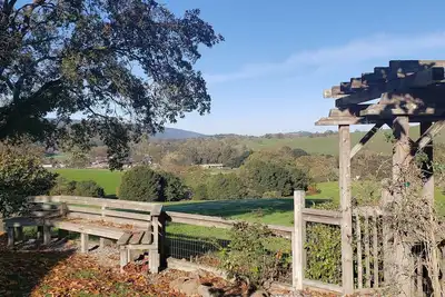 Image de 3bdr, 2ba, near Stanford, overlooking a horse farm in beautiful Portola Valley.